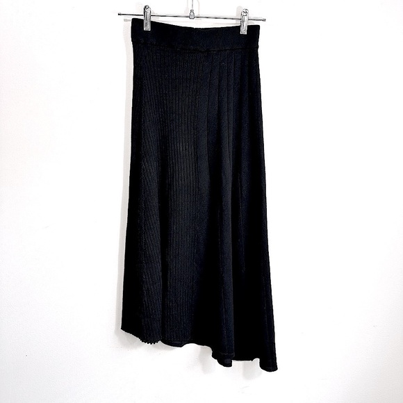 NWT Bishop + Young Black Ribbed Pleated Asymmetrical Midi Skirt Size Small - Picture 2 of 15